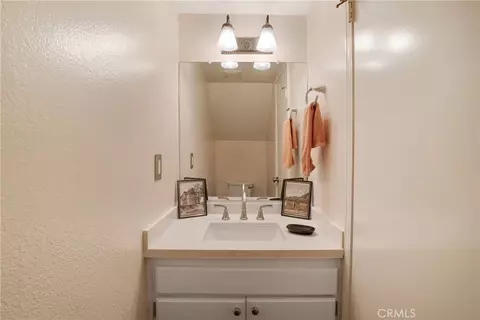 Bath - 1980 Rory #6, Simi Valley, CA 93063 photo 1 of 5
