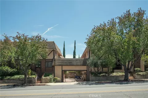 24420 Victory, Woodland Hills, CA 91367
