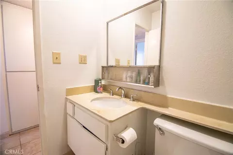Bath - 639 E Olive #5, Burbank, CA 91501 photo 5 of 5