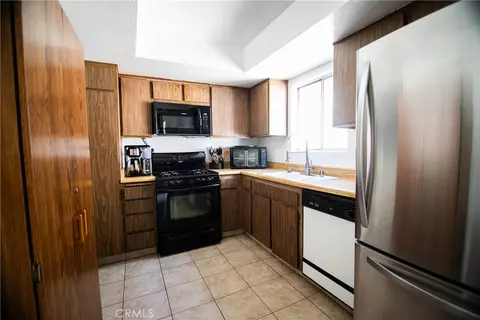 Kitchen - 639 E Olive #5, Burbank, CA 91501 photo 1 of 4