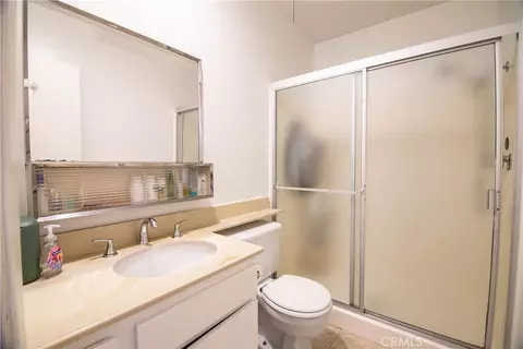 Bath - 639 E Olive #5, Burbank, CA 91501 photo 4 of 5