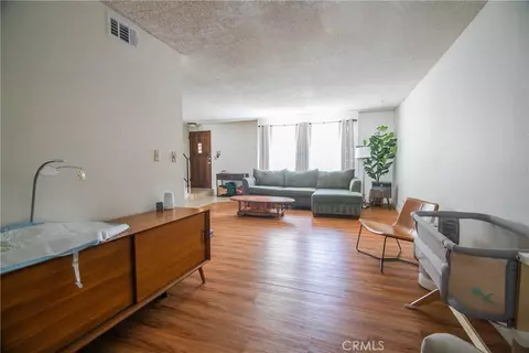 Living - 639 E Olive #5, Burbank, CA 91501 photo 2 of 6