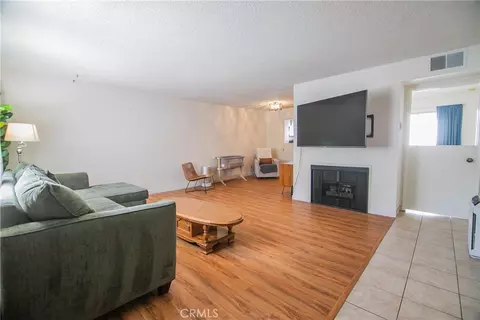 Living - 639 E Olive #5, Burbank, CA 91501 photo 6 of 6