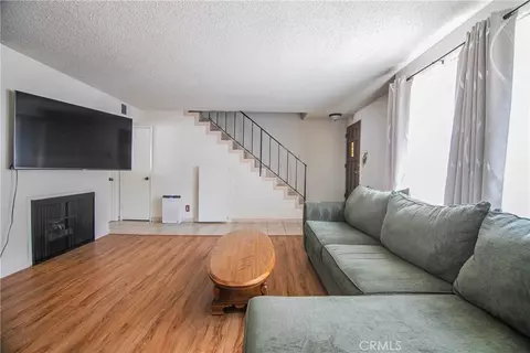 Living - 639 E Olive #5, Burbank, CA 91501 photo 4 of 6