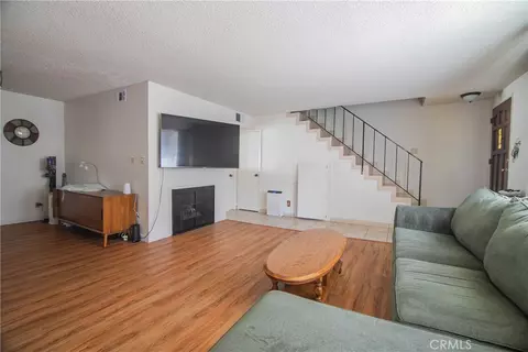 Living - 639 E Olive #5, Burbank, CA 91501 photo 5 of 6