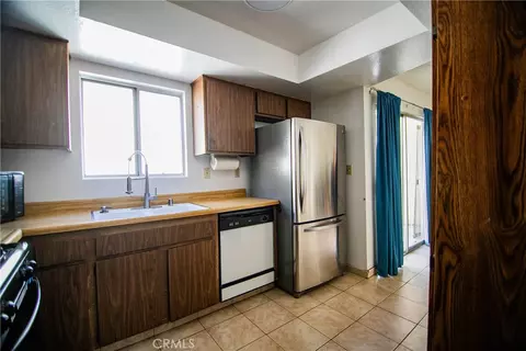 Kitchen - 639 E Olive #5, Burbank, CA 91501 photo 4 of 4