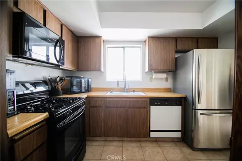 Kitchen - 639 E Olive #5, Burbank, CA 91501 photo 2 of 4