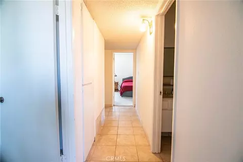 Entry Way - 639 E Olive #5, Burbank, CA 91501 photo 2 of 3