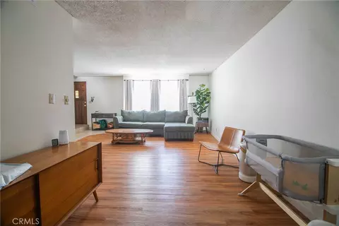 Living - 639 E Olive #5, Burbank, CA 91501 photo 1 of 6