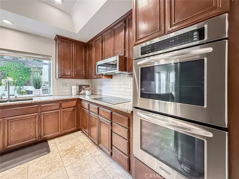 Kitchen - 549 Myrtle Ct, Oak Park, CA 91377 photo 5 of 5