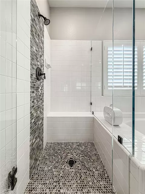 Bath - 549 Myrtle Ct, Oak Park, CA 91377 photo 11 of 11
