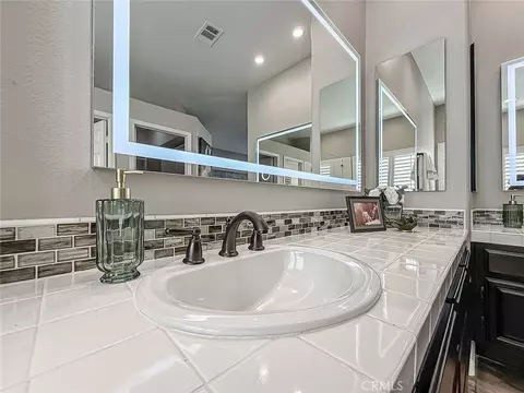Bath - 549 Myrtle Ct, Oak Park, CA 91377 photo 8 of 11