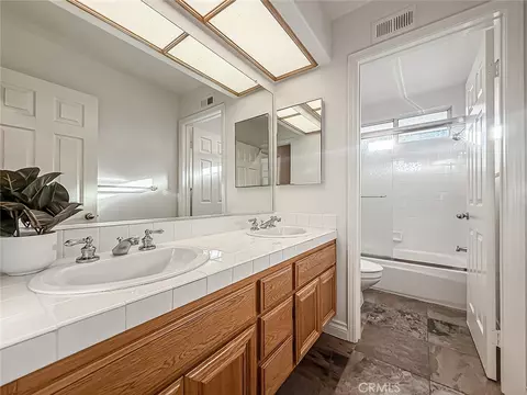 Bath - 549 Myrtle Ct, Oak Park, CA 91377 photo 3 of 11