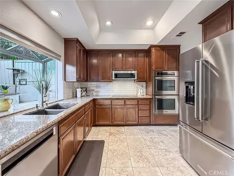 Kitchen - 549 Myrtle Ct, Oak Park, CA 91377 photo 2 of 5
