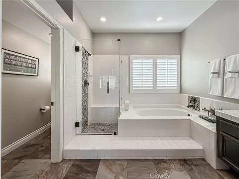Bath - 549 Myrtle Ct, Oak Park, CA 91377 photo 9 of 11