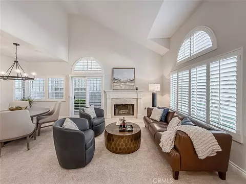 Living - 549 Myrtle Ct, Oak Park, CA 91377 photo 2 of 5