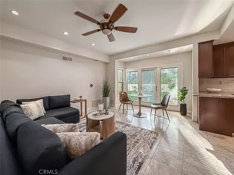 Living - 549 Myrtle Ct, Oak Park, CA 91377 photo 4 of 5