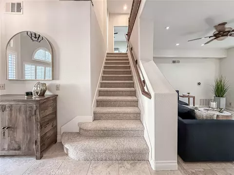 Entry Way - 549 Myrtle Ct, Oak Park, CA 91377 photo 2 of 4