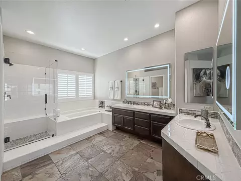 Bath - 549 Myrtle Ct, Oak Park, CA 91377 photo 6 of 11