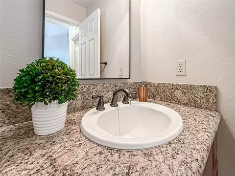 Bath - 549 Myrtle Ct, Oak Park, CA 91377 photo 2 of 11