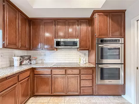Kitchen - 549 Myrtle Ct, Oak Park, CA 91377 photo 4 of 5
