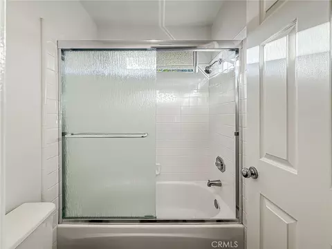 Bath - 549 Myrtle Ct, Oak Park, CA 91377 photo 5 of 11
