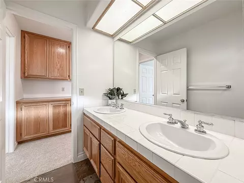 Bath - 549 Myrtle Ct, Oak Park, CA 91377 photo 4 of 11