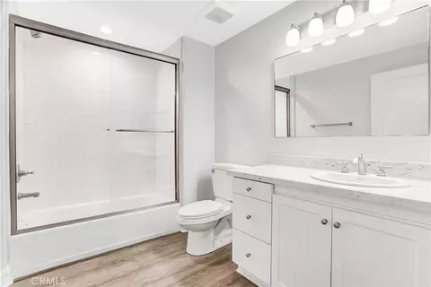 Bath - 1431 Windshore, Oxnard, CA 93035 photo 1 of 2