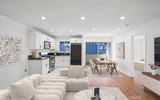 18530 Hatteras #333, Tarzana, CA 91356
