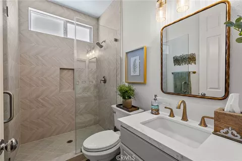 Bath - 19628 Mathilde Ln, Saugus, CA 91350 photo 1 of 5