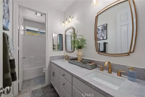 Bath - 19628 Mathilde Ln, Saugus, CA 91350 photo 5 of 5