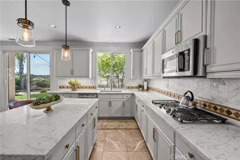 Kitchen - 19628 Mathilde Ln, Saugus, CA 91350 photo 3 of 3
