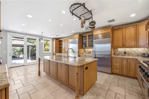 Kitchen - 12077 Haven Crst, Moorpark, CA 93021 photo 7 of 9