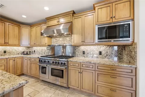 Kitchen - 12077 Haven Crst, Moorpark, CA 93021 photo 4 of 9
