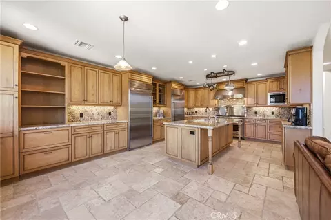 Kitchen - 12077 Haven Crst, Moorpark, CA 93021 photo 8 of 9