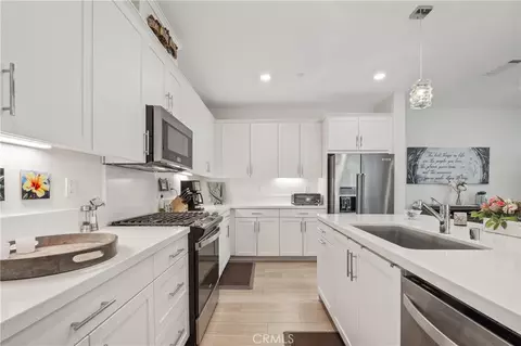 Kitchen - 27632 Ensemble, Valencia, CA 91381 photo 2 of 2