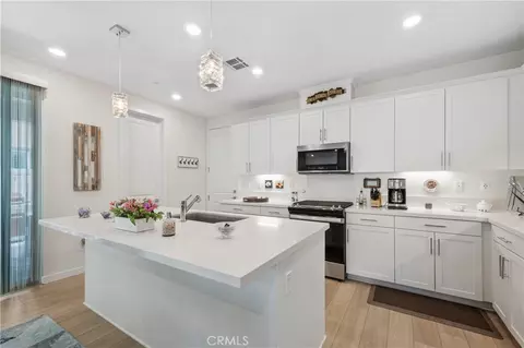 Kitchen - 27632 Ensemble, Valencia, CA 91381 photo 1 of 2