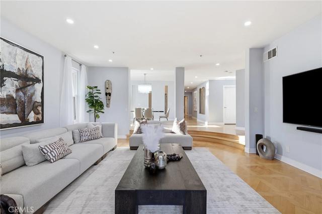 14271 Dickens St #201, Sherman Oaks, CA 91423