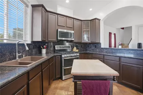 Kitchen - 19701 Dovetail, Tehachapi, CA 93561 photo 2 of 5