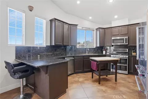 Kitchen - 19701 Dovetail, Tehachapi, CA 93561 photo 4 of 5