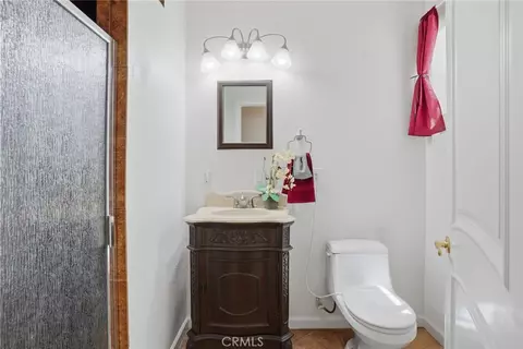 Bath - 19701 Dovetail, Tehachapi, CA 93561 photo 1 of 6