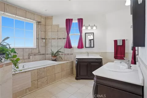 Bath - 19701 Dovetail, Tehachapi, CA 93561 photo 2 of 6