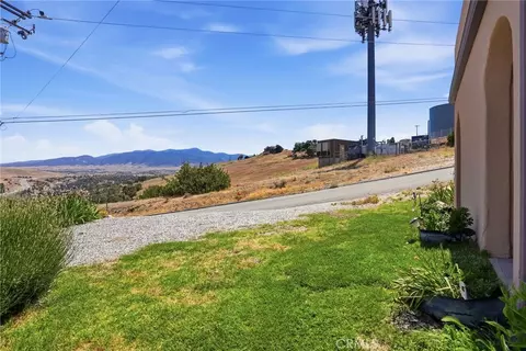 Exterior - 19701 Dovetail, Tehachapi, CA 93561 photo 14 of 15