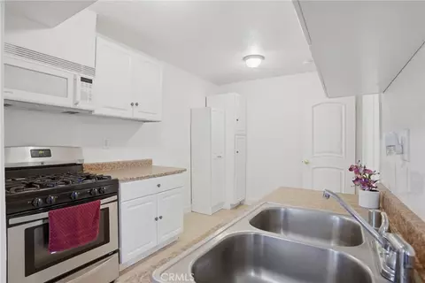 Kitchen - 19701 Dovetail, Tehachapi, CA 93561 photo 5 of 5