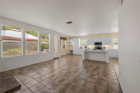 Living - 28454 Cascade, Castaic, CA 91384 photo 10 of 15