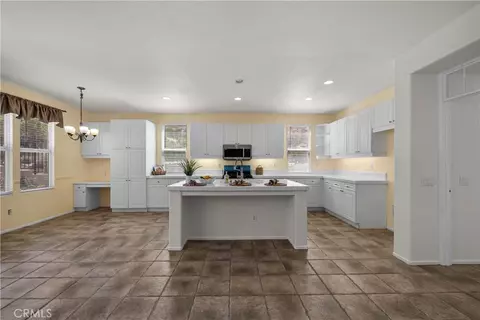 Kitchen - 28454 Cascade, Castaic, CA 91384 photo 1 of 4