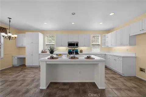 Kitchen - 28454 Cascade, Castaic, CA 91384 photo 2 of 4