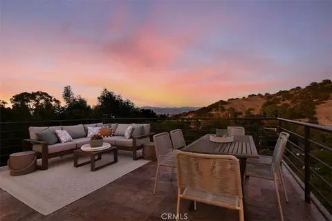 15059 Rayneta Dr, Sherman Oaks, CA 91403
