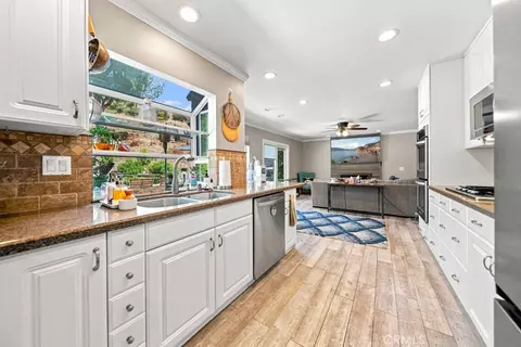 Kitchen - 22237 Birmingham Pl, Saugus, CA 91350 photo 3 of 7