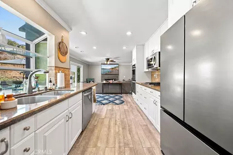 Kitchen - 22237 Birmingham Pl, Saugus, CA 91350 photo 2 of 6